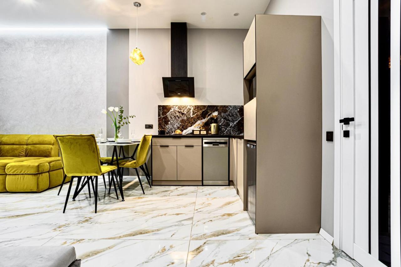 Family Residence Boutique Apartments Lviv Exterior photo